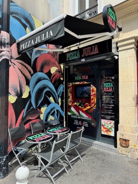 Pizza Julia Distributeur 24/24 7J/7 · Photos 4